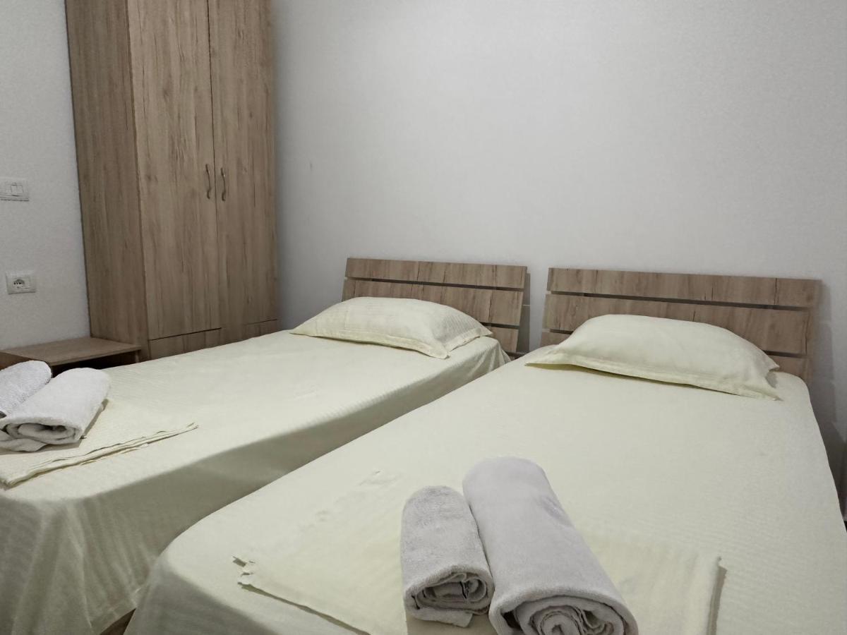 Eme Apartments - Kompleksi Lura 2 Gjiri I Lalzit Дуррес Екстер'єр фото