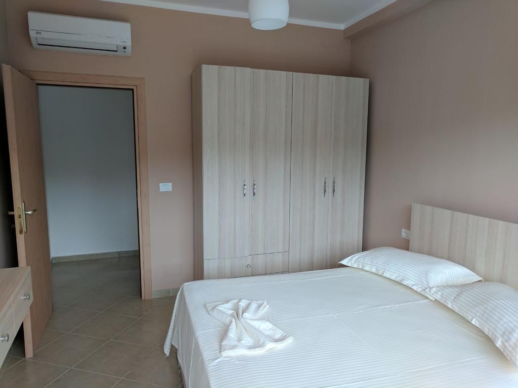 Eme Apartments - Kompleksi Lura 2 Gjiri I Lalzit Дуррес Екстер'єр фото