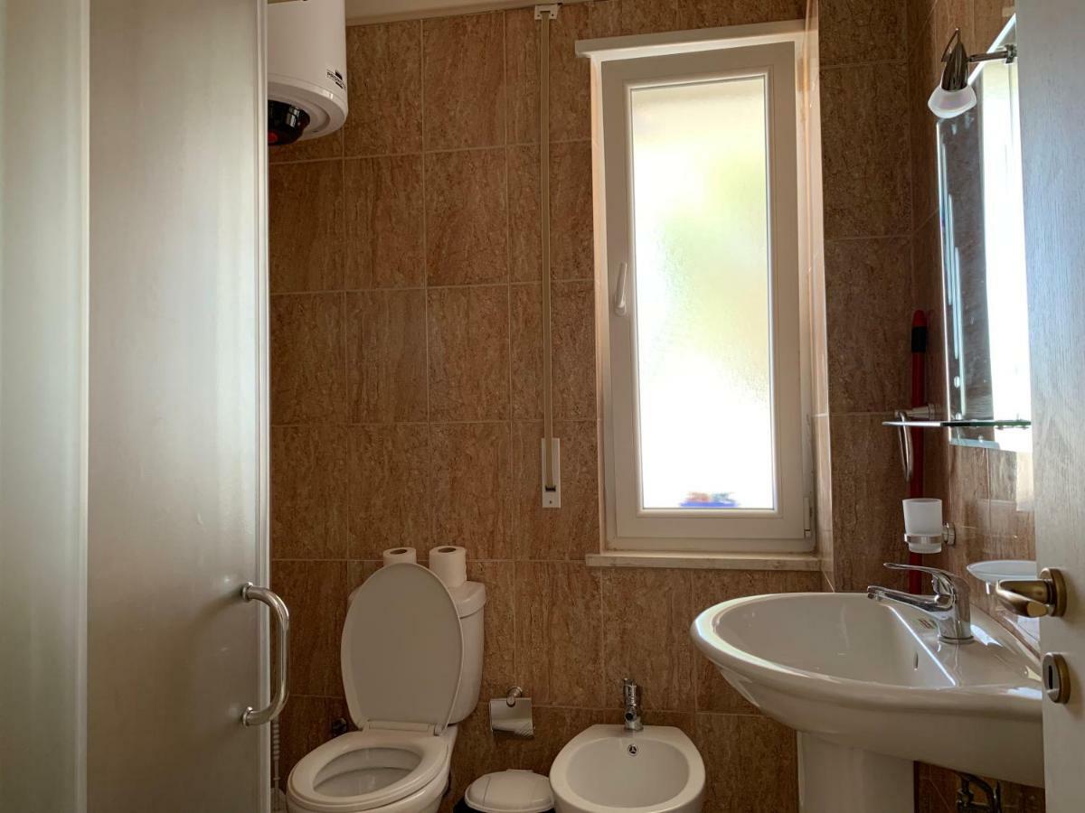 Eme Apartments - Kompleksi Lura 2 Gjiri I Lalzit Дуррес Екстер'єр фото